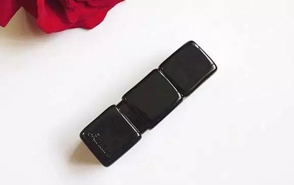 每个女人都缺少一支口红,每个女人的包包里都缺一支口红