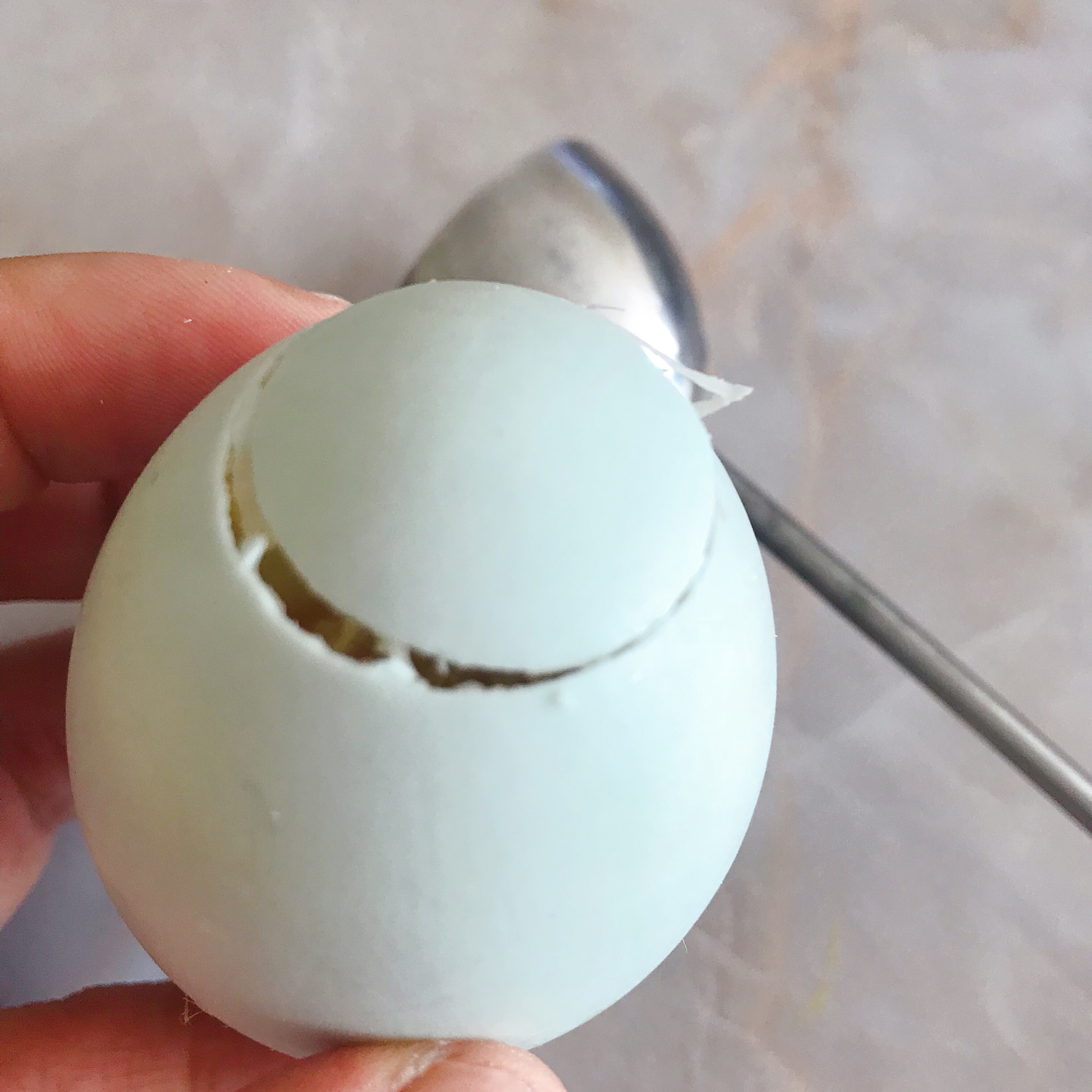 俺娘想吃咸粽子，粽皮还没买怎么办，教你两种开蛋壳方法做替代品