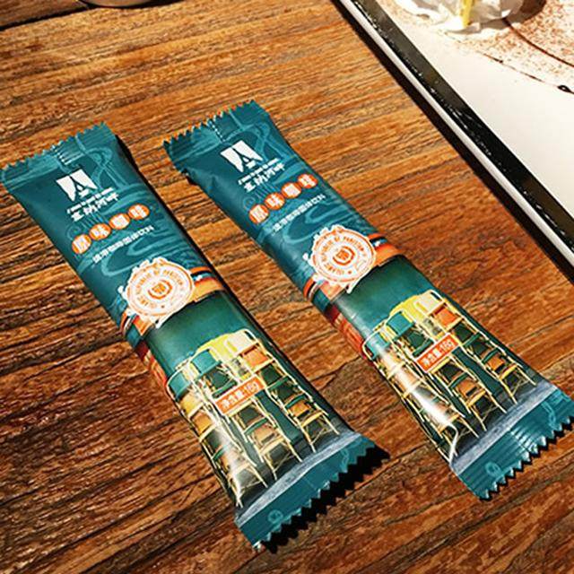 雀巢绝对深黑和星巴克速溶,星巴克便宜又好喝的速溶咖啡测评