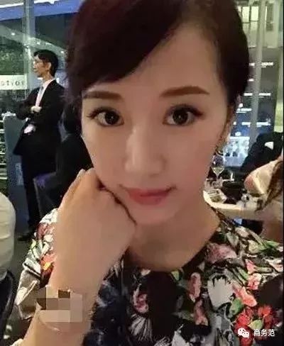 女强人范冰冰黄圣依,黄圣依各种凹造型