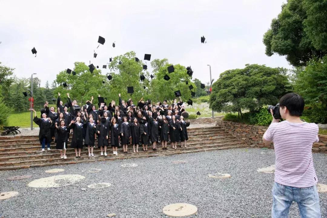 华科毕业生去武大拍毕业照,在武大拍的毕业季宣传片