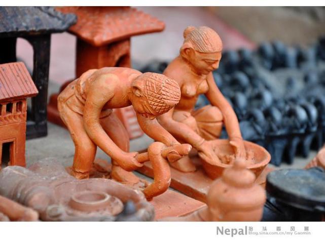 被中国游客“爆买”政府的尼泊尔，小店促销标语全是中文！