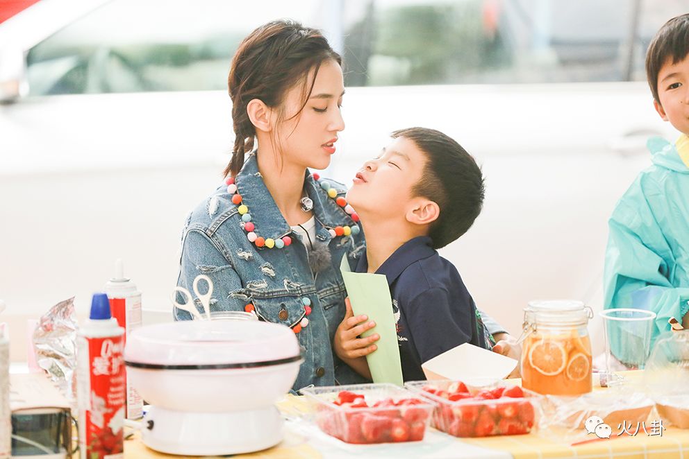 黄圣依安迪为何那么优秀,黄圣依带安迪