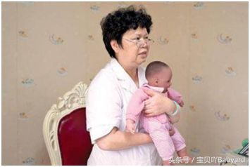 宝宝鼻屎应该怎样处理,宝宝鼻屎怎么办教你一招解决