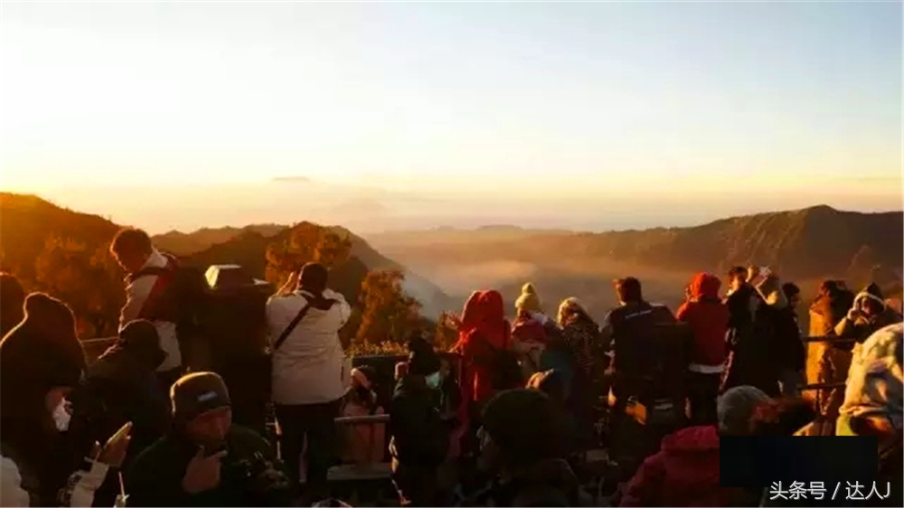 布罗莫火山要走多远,布罗莫是活火山吗