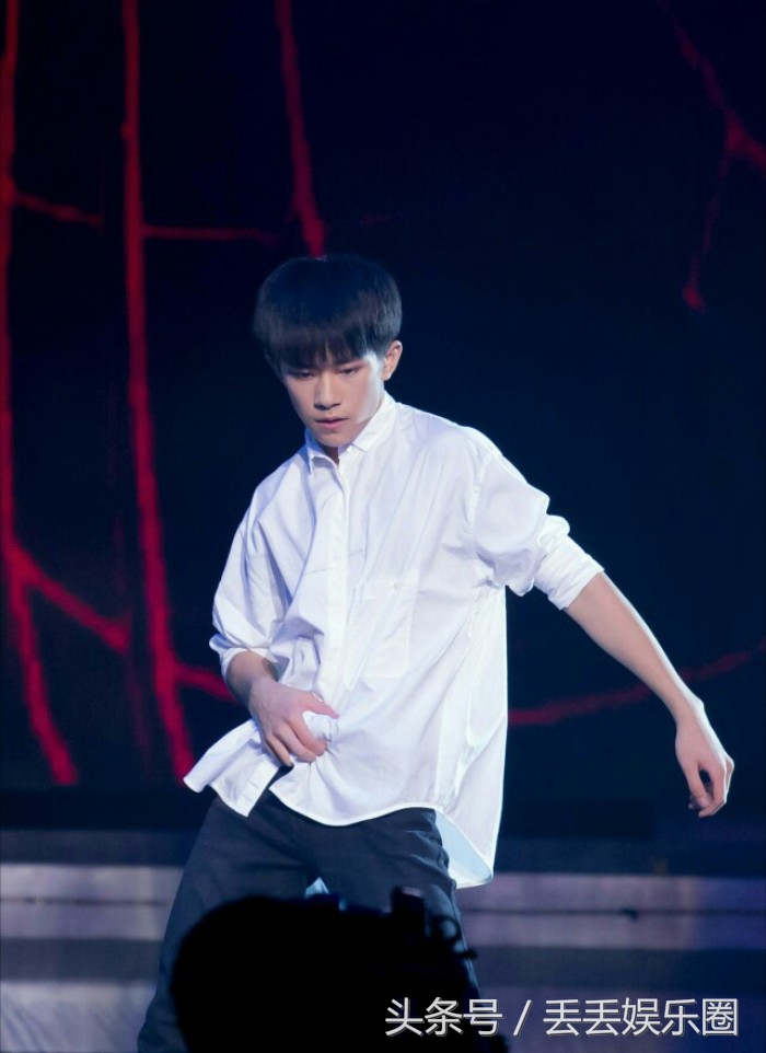 陈伟霆易烊千玺斗舞,易烊千玺和陈伟霆同台