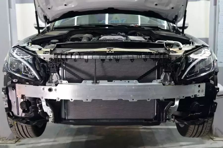 汽车安全性有必要考虑嘛,汽车的性能区和碰撞区