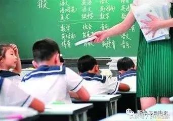 每年数千万盒，费钱且制造海量垃圾，中小学教材与过时磁带何时解绑？