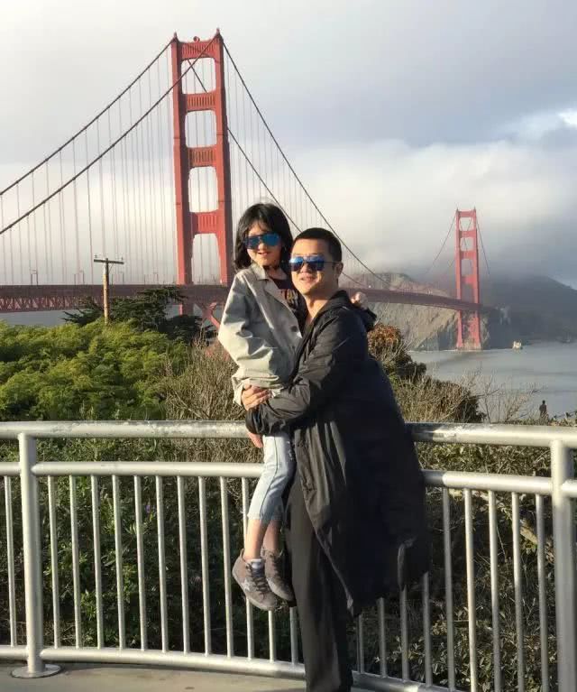 李亚鹏女儿成绩如何,李亚鹏教女儿学琴