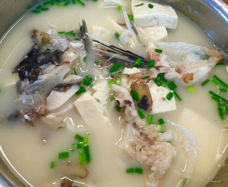鱼头炖豆腐汤正宗做法,鱼头炖豆腐汤最正宗的做法红烧