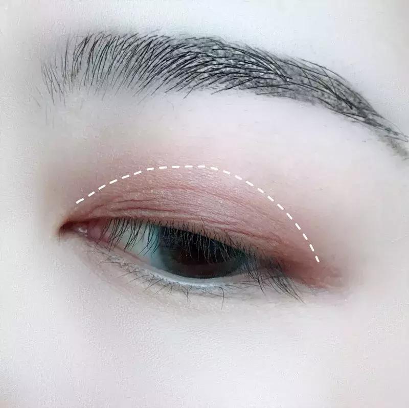 只需10步一个完美眼妆出炉,可爱又有气场的眼妆教程