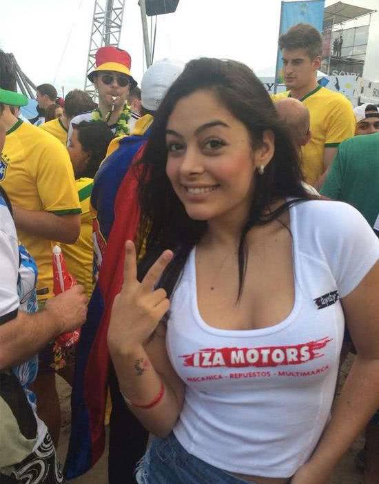 世界杯最火的“乳神”！巴拉圭乳神：没有口袋只好把手机放胸罩里