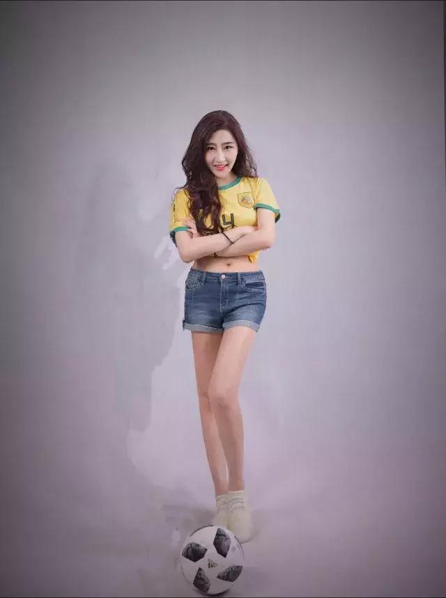 空姐足球教练,空姐踢球