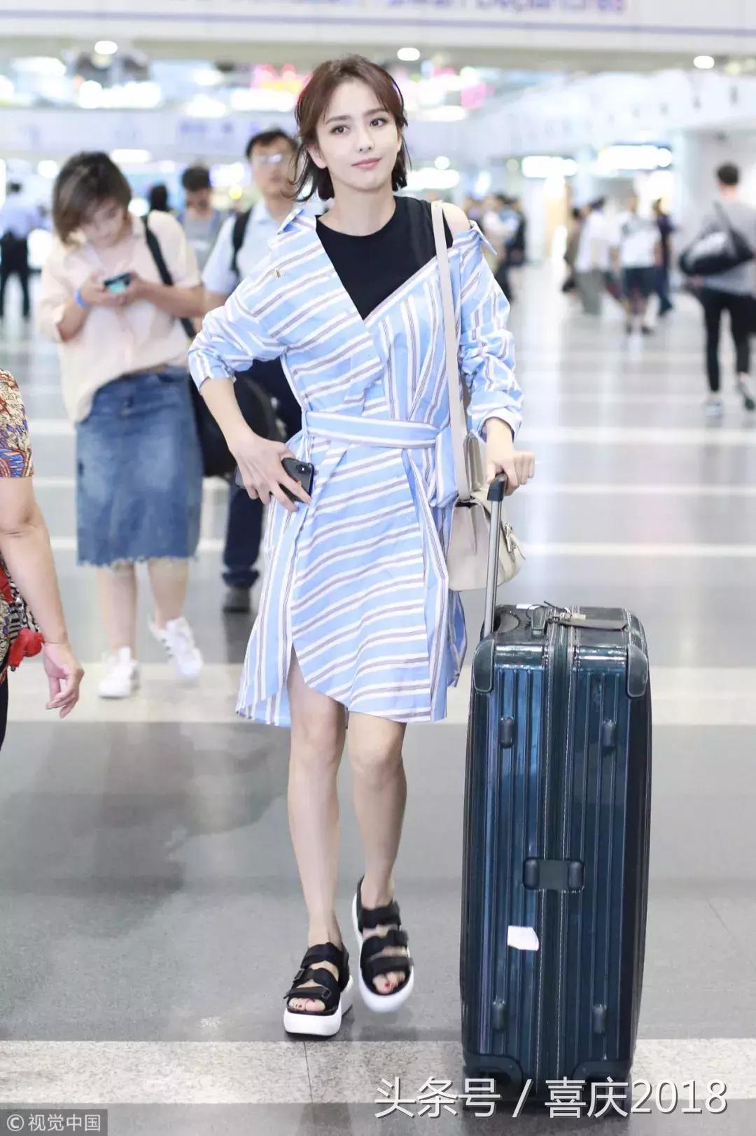 轻松就能穿出休闲随意的时髦感,一件穿出两件的效果