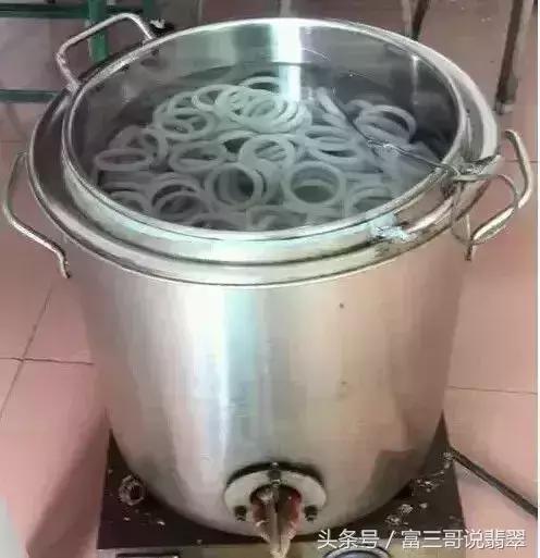 翡翠上蜡和浸蜡的区别,翡翠上蜡和不打蜡的区别图片