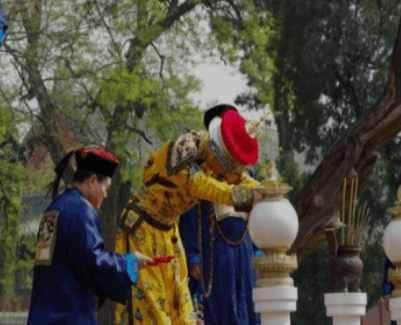 清朝灭亡后,王爷太监宫女都很惨,为何这一种职业却很吃香
