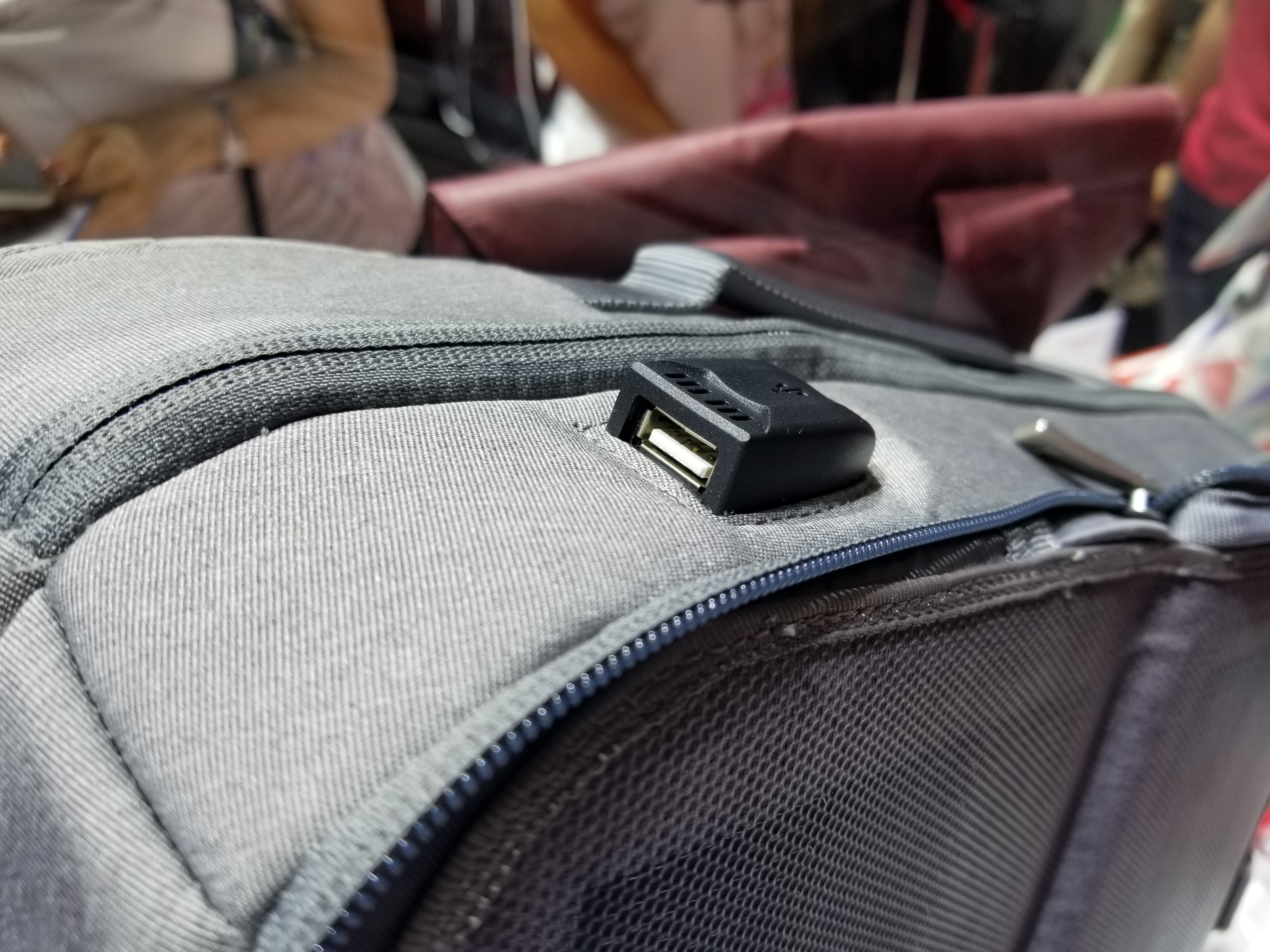 走到哪里都有电都有网的充电宝,solarcharger太阳能充电宝