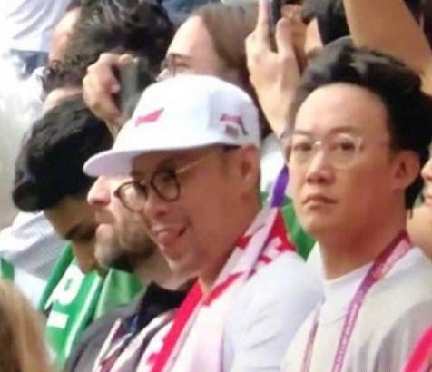 罗比威廉姆斯wearethechampions,罗比威廉姆斯世界杯开幕式竖中指