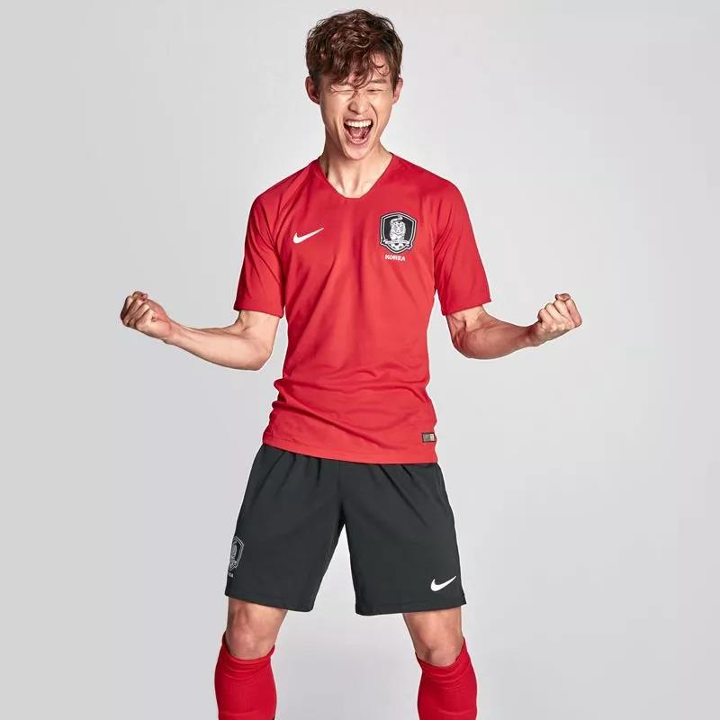 除了nike和adidas还能穿什么,耐克阿迪球衣对比