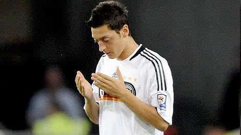 沙特队1-2负于墨西哥谁先开球,5比0沙特真的输了么