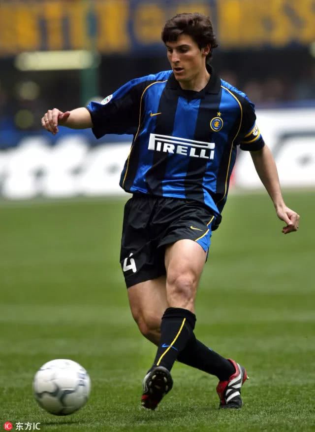 绿茵场上最美的你,绿茵场留下我拼搏的足迹