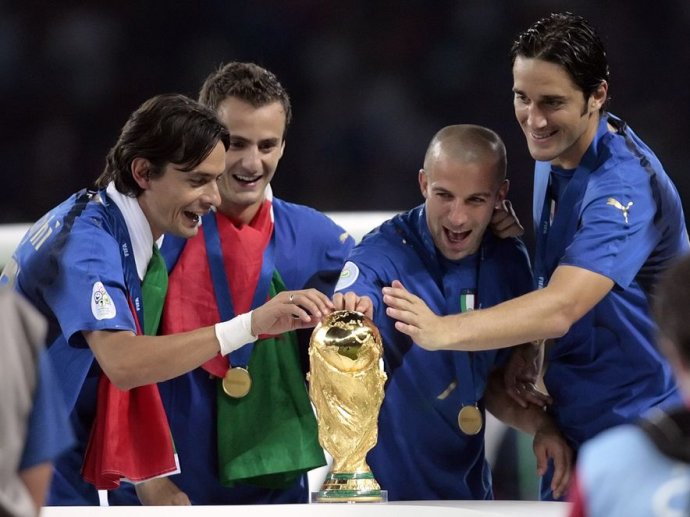 你还记得那抹鬼魅的蓝色吗？属于超级皮波的世界杯故事