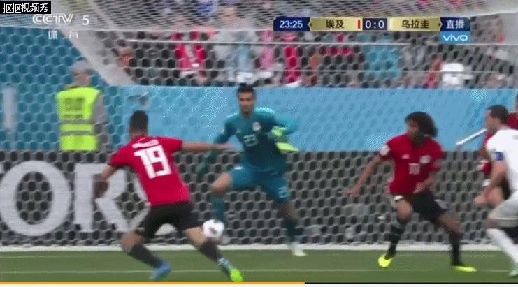 苏亚雷斯吐饼集锦,苏亚雷斯吐饼