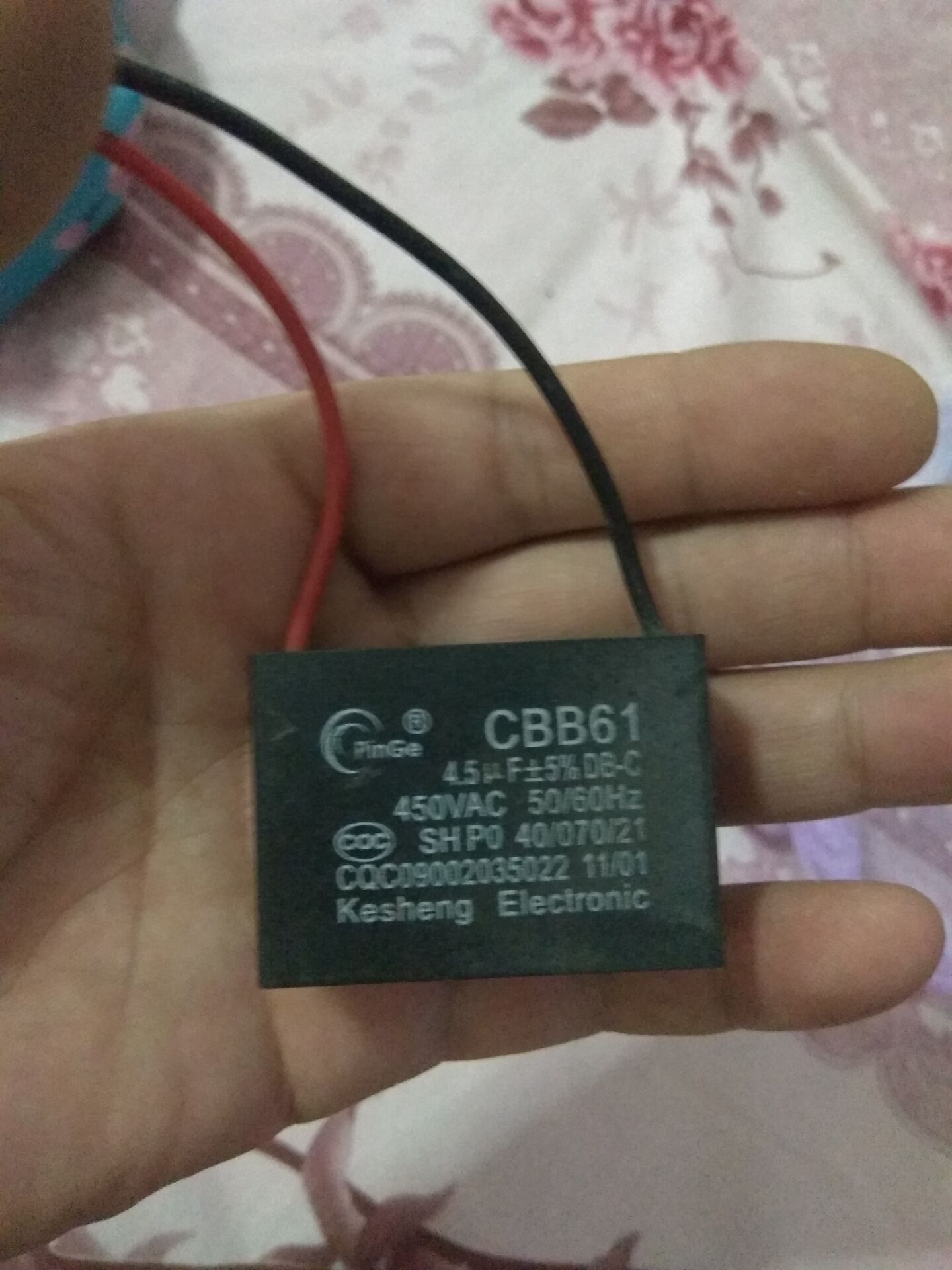 如何测量电容器电容值并判断好坏,万用表检测led电容分正负极吗