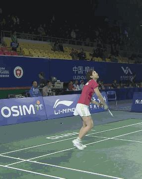 女生打羽毛球后场如何发力,羽毛球后场正手过渡对角教学