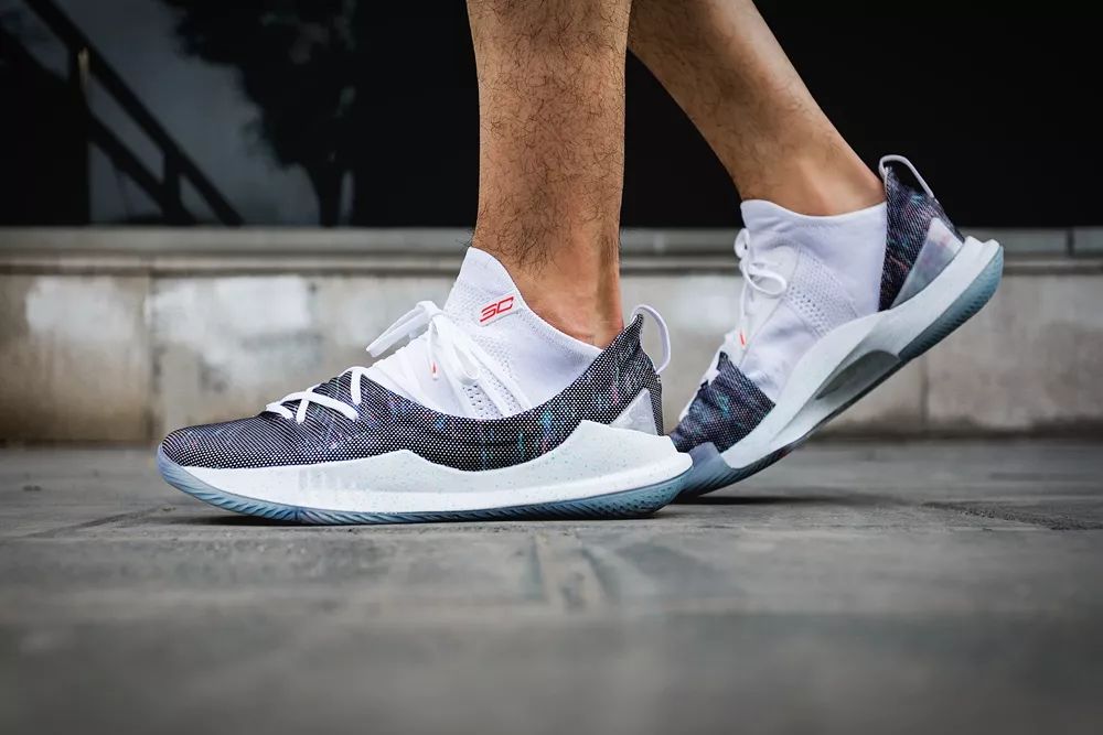 库里战靴7开箱,穿上库里专属球鞋感受极致脚感