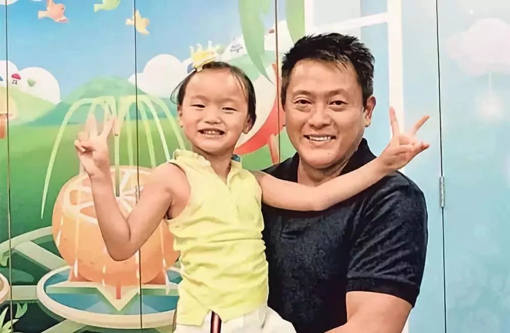 前TVB艺人香港餐厅开业本想请俄罗斯美女助阵却未能如愿