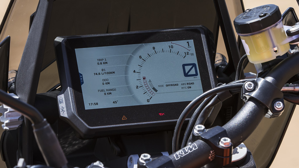 2018款ktm1290s测试,ktm1290advs版22款与23款区别