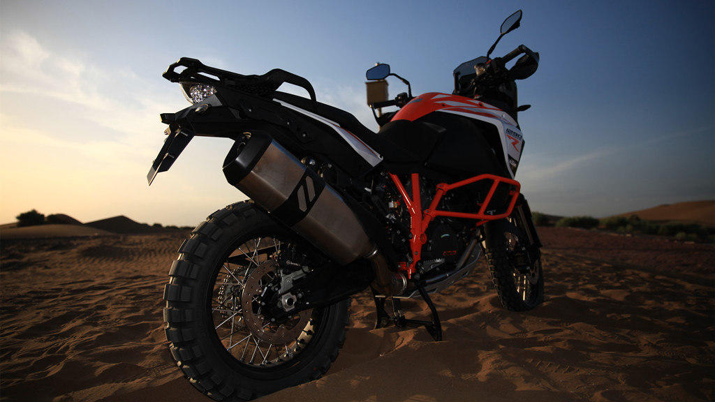 2018款ktm1290s测试,ktm1290advs版22款与23款区别