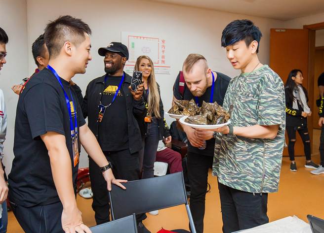 林俊杰发粽子过端午！国外乐手自嘲“变成鱼”