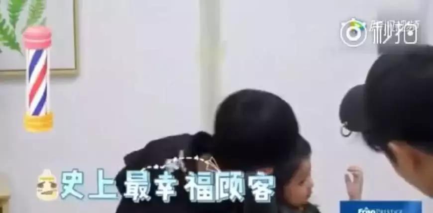 易烊千玺让胖虎给“妈妈”买冰淇淋，太暖心了