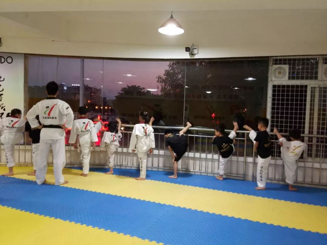 100元抵500元！赶快给孩子抢个名额，这个夏天一起去“踢馆”！