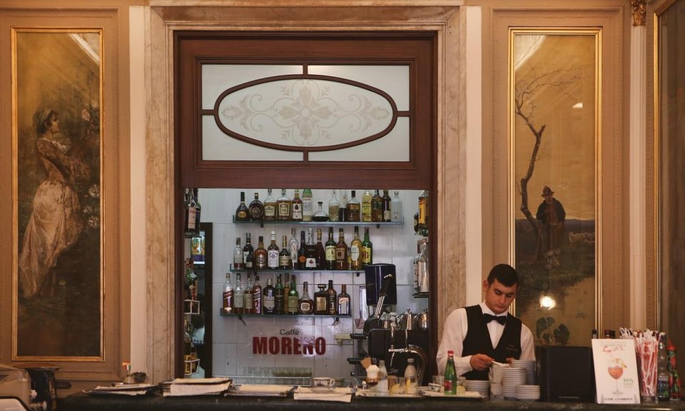 意大利让世界杯走开酒吧空空荡荡只一个中国球迷在看球