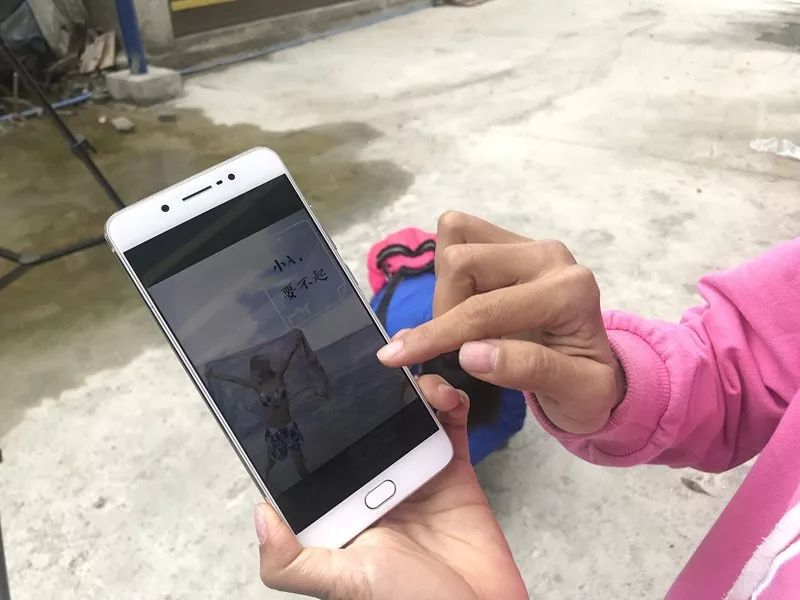 安顺女子朋友圈照片被微商盗用泳装照成“反面教材”