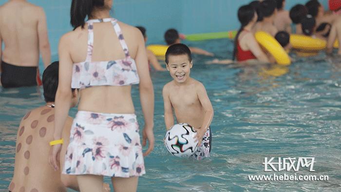 超模来“勒”欢度端午勒泰水世界携手足球宝贝玩转世界杯