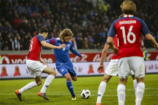 冰岛的火山真比踢球的人还多,冰岛火山喷发影响欧洲足球赛事