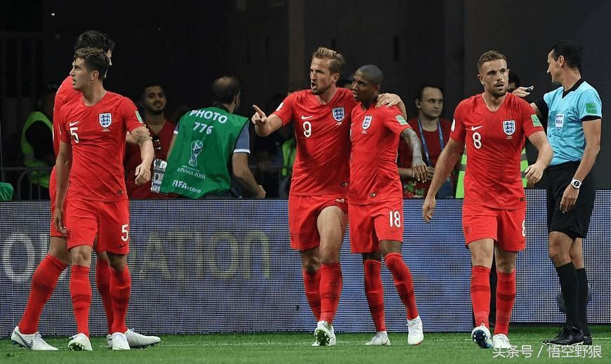 没看是损失！英格兰上演快乐足球，问号跟不上球员，偏不往门里踢