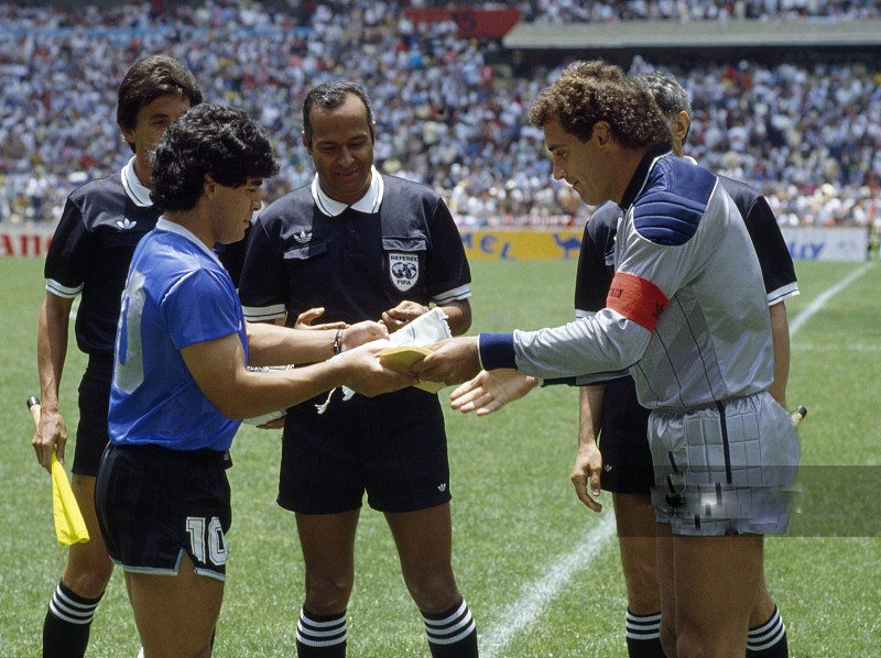 上帝之手马拉多纳位置,上帝之手马拉多纳是哪一届