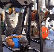 哑铃训练腿部肌肉的动作,腿部拉伸动作缓解肌肉酸痛