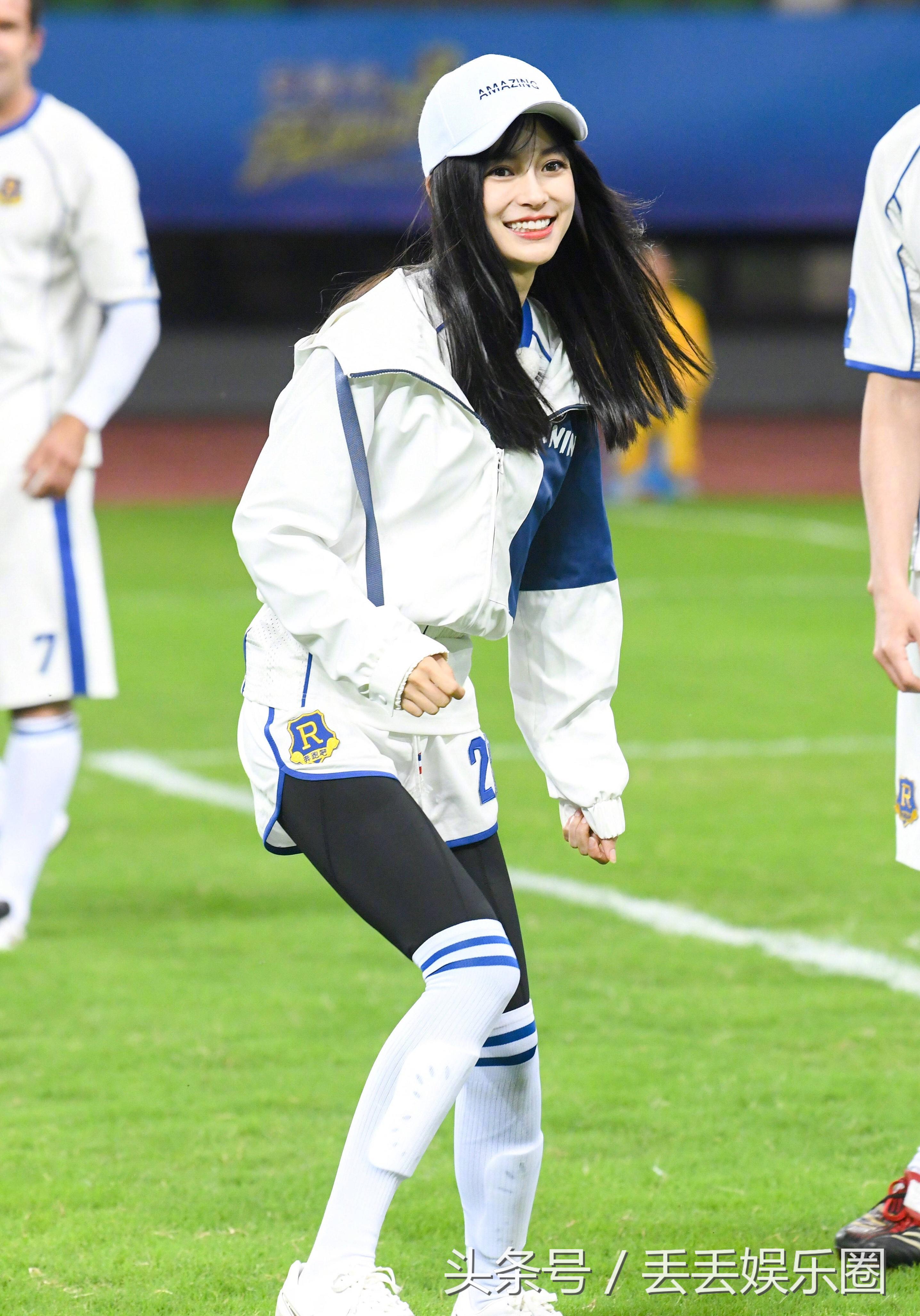 杨幂惊艳身材pk迪丽热巴,27岁迪丽热巴33岁杨幂