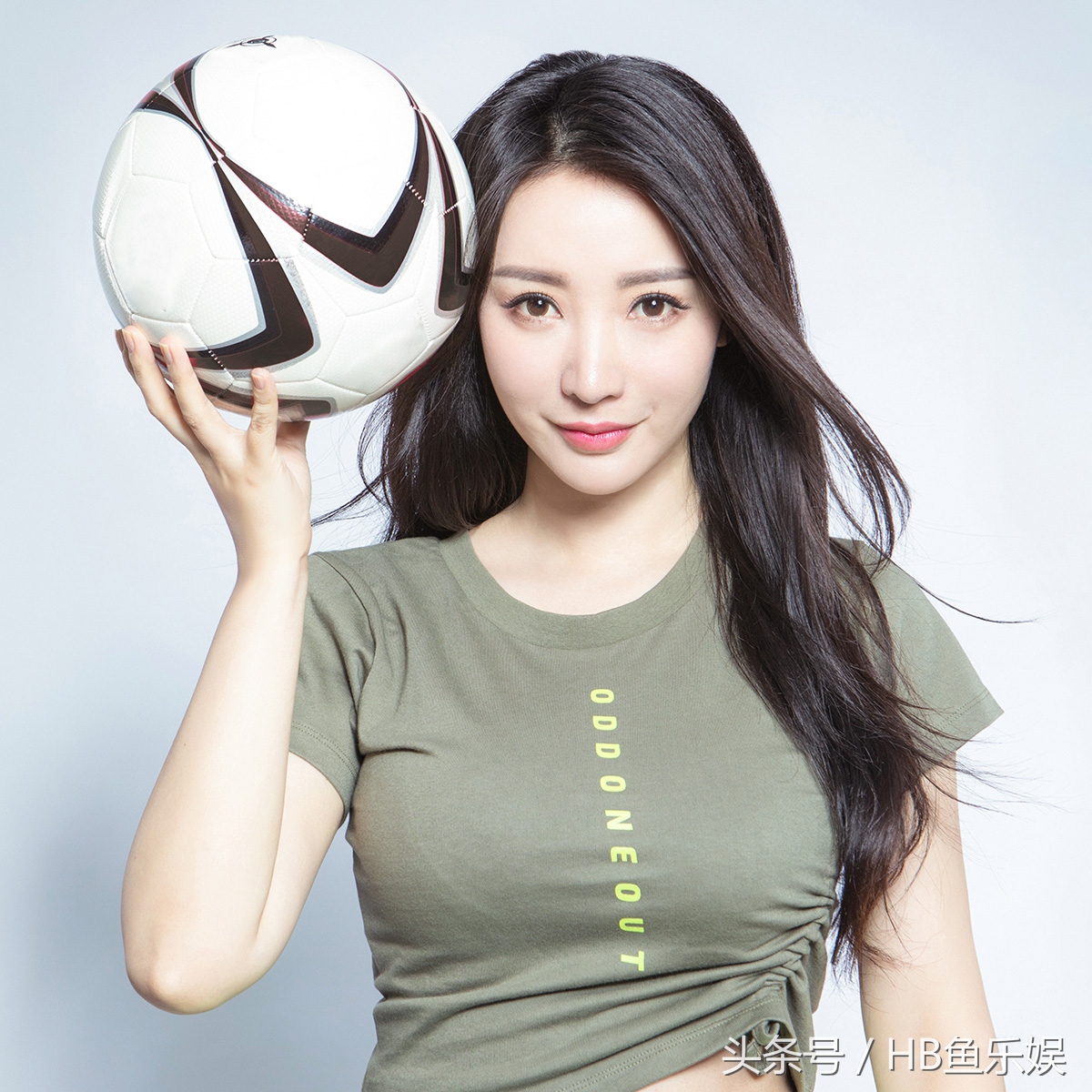 柳岩露脐装图片大全,柳岩运动装接受颜值身材双考验