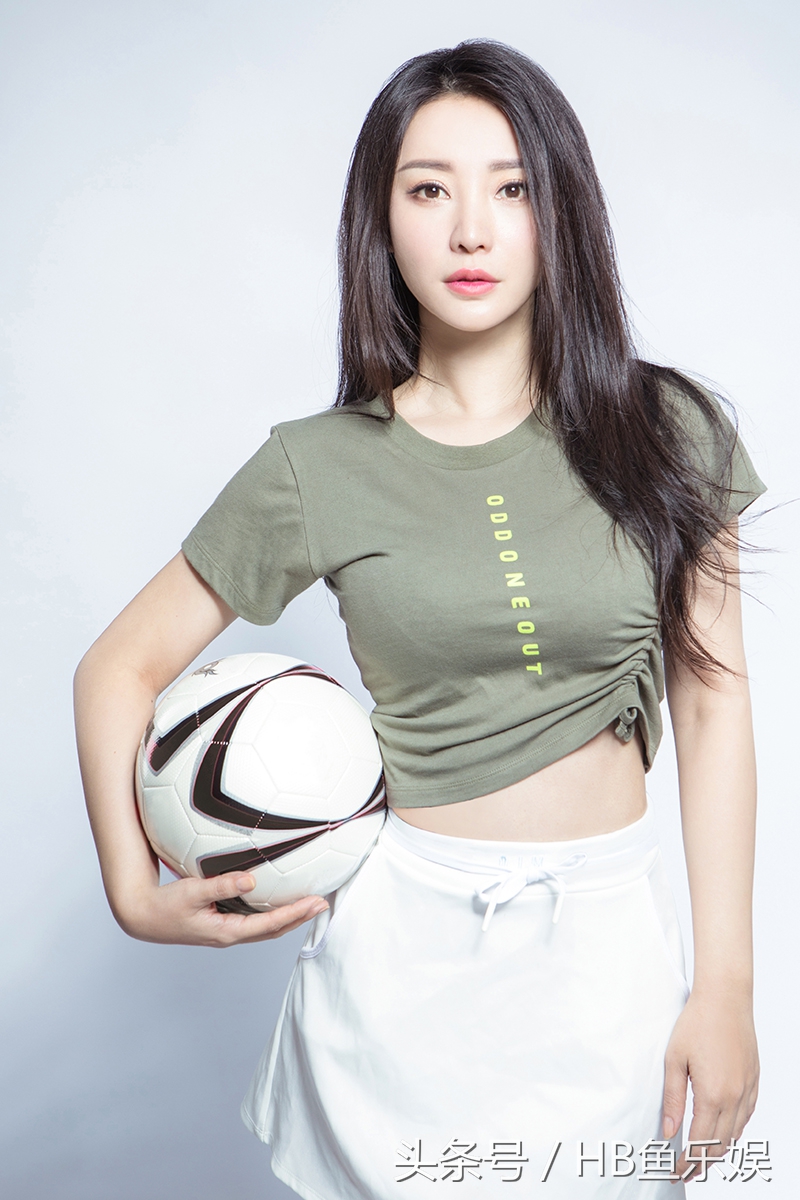 柳岩露脐装图片大全,柳岩运动装接受颜值身材双考验