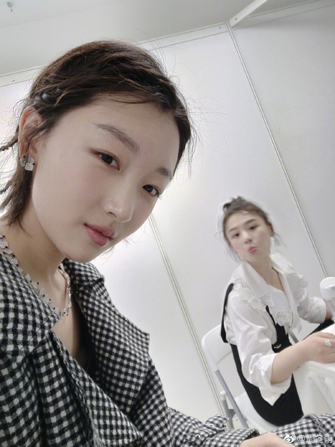 怎样简单画出咬唇妆,唇线减龄画法