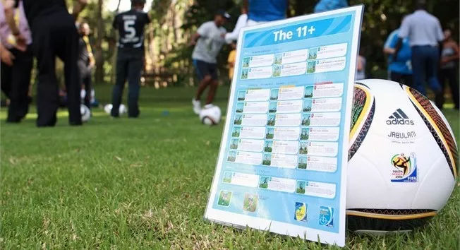 踢球注意脚不要受伤,踢球前热身多久合适