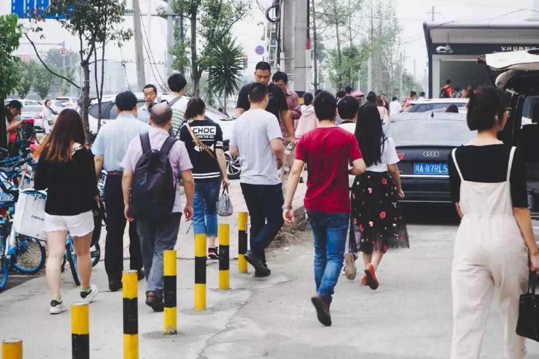 新都人：没有经受住650的*躏蹂**，你好意思享受地铁的快捷？