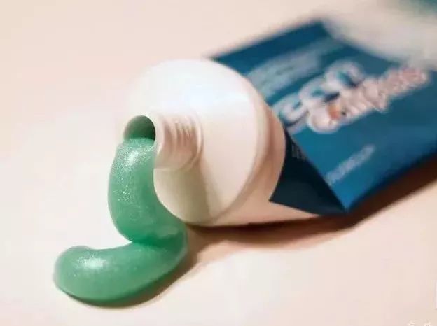 被蚊子咬到眼睛最快消肿止痒妙招,蚊子咬擦炉甘石和小苏打哪个止痒